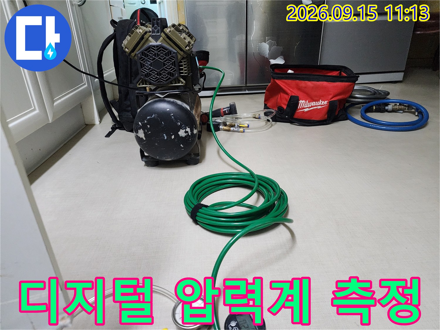 현장에서 사용 중인-공압 테스트용 호스와-수치 확인을 위한 장비입니다.